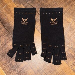 Copper Hands Arthritis Gloves New W/O tags.  Size Sm/med